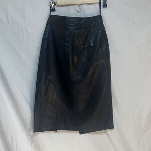 Emphasis Bullock’s vintage 80s high waist‎ black leather skirt